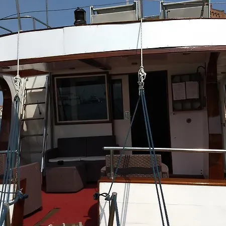 Yacht Fortebraccio Hotel en barco *