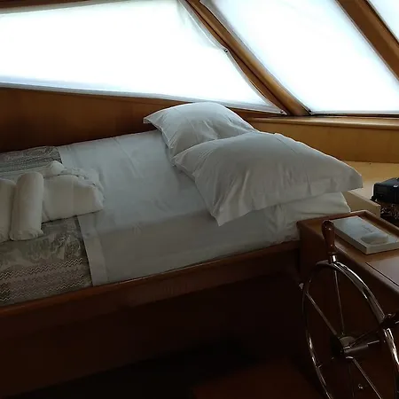 Yacht Fortebraccio Botel Venice